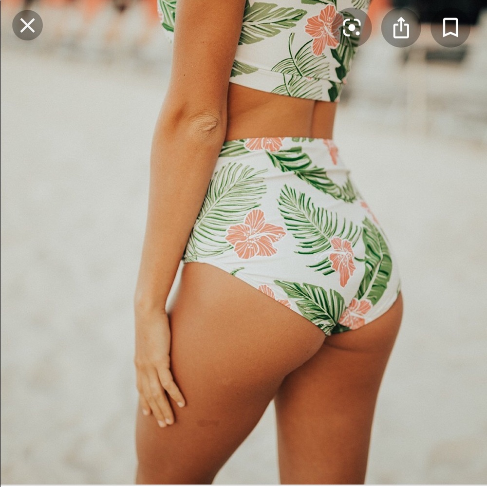 Albion Fit High Waisted Hibiscus Bottoms